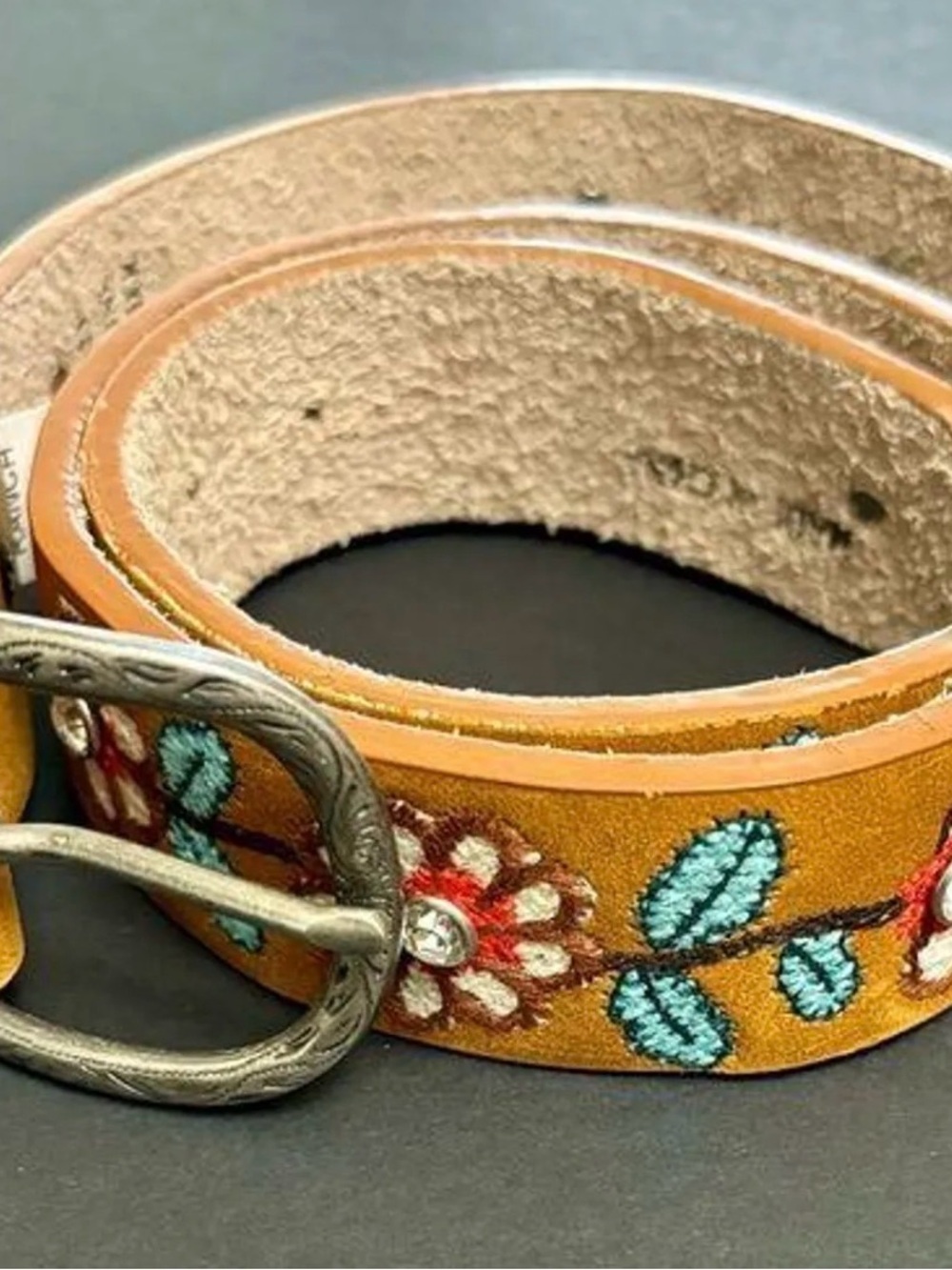 Cavender’s Angel Ranch crystal embelished leather belt M